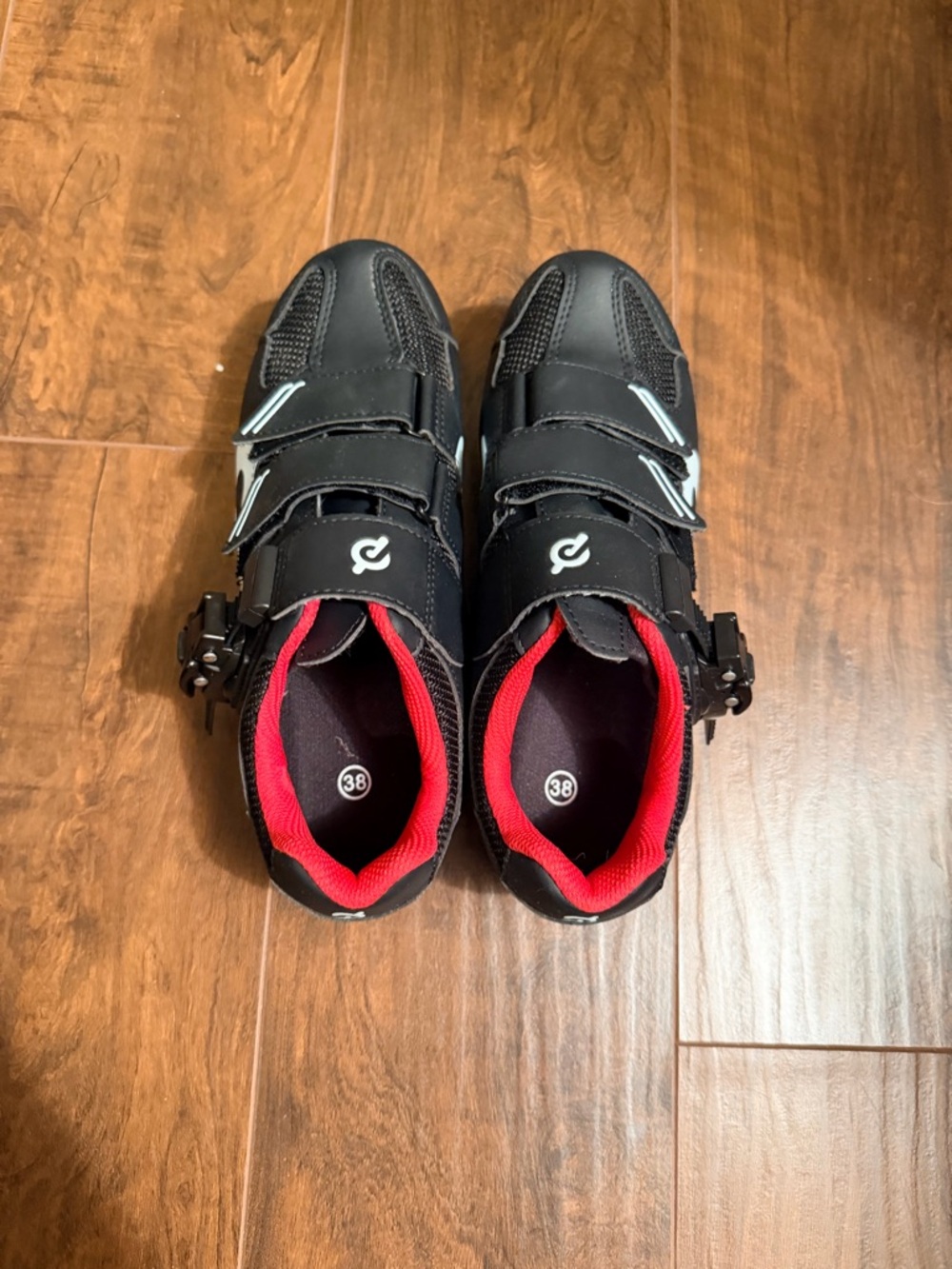 Women’s PELETON cycling shoes